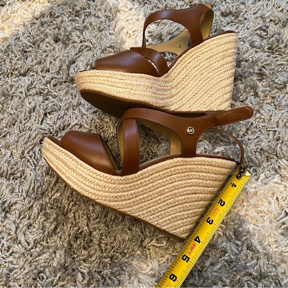 Michael Kors Platform - Picture 5 of 11